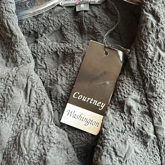 Courtney Washington size small light weight jacket poly and Lycra unique button - Picture 10 of 17